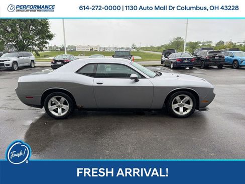 Used 2013 Dodge Challenger SXT RWD image 3