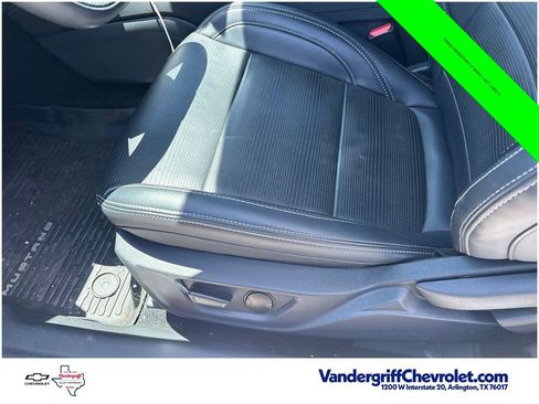 Used 2025 Ford Mustang GT Premium RWD image 8