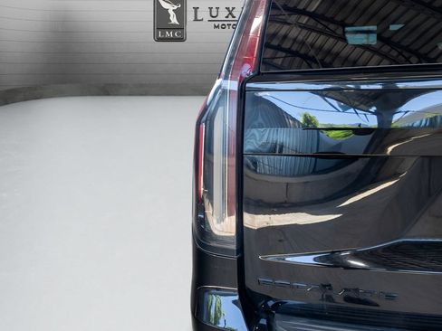 Used 2022 Cadillac Escalade Sport Platinum w/ LPO, ONYX Package AWD/4WD image 19