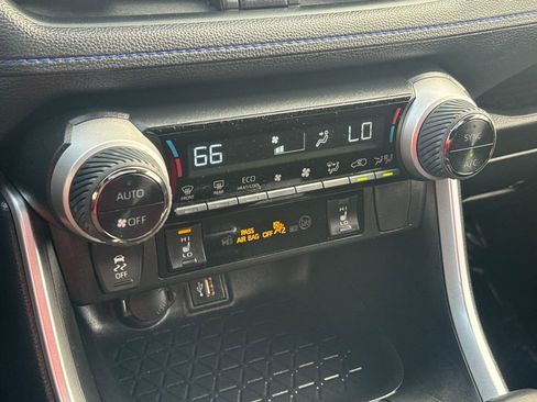 Used 2024 Toyota RAV4 SE w/ Convenience Package image 26