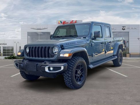 Used 2024 Jeep Gladiator Sport AWD/4WD image 1