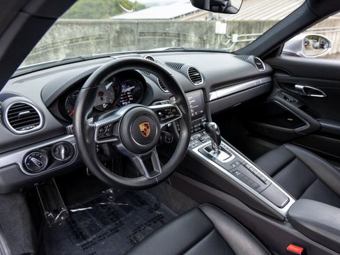 Used 2018 Porsche 718 Cayman S image 4