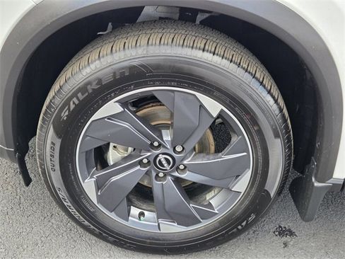 Certified 2025 Nissan Rogue SV image 14