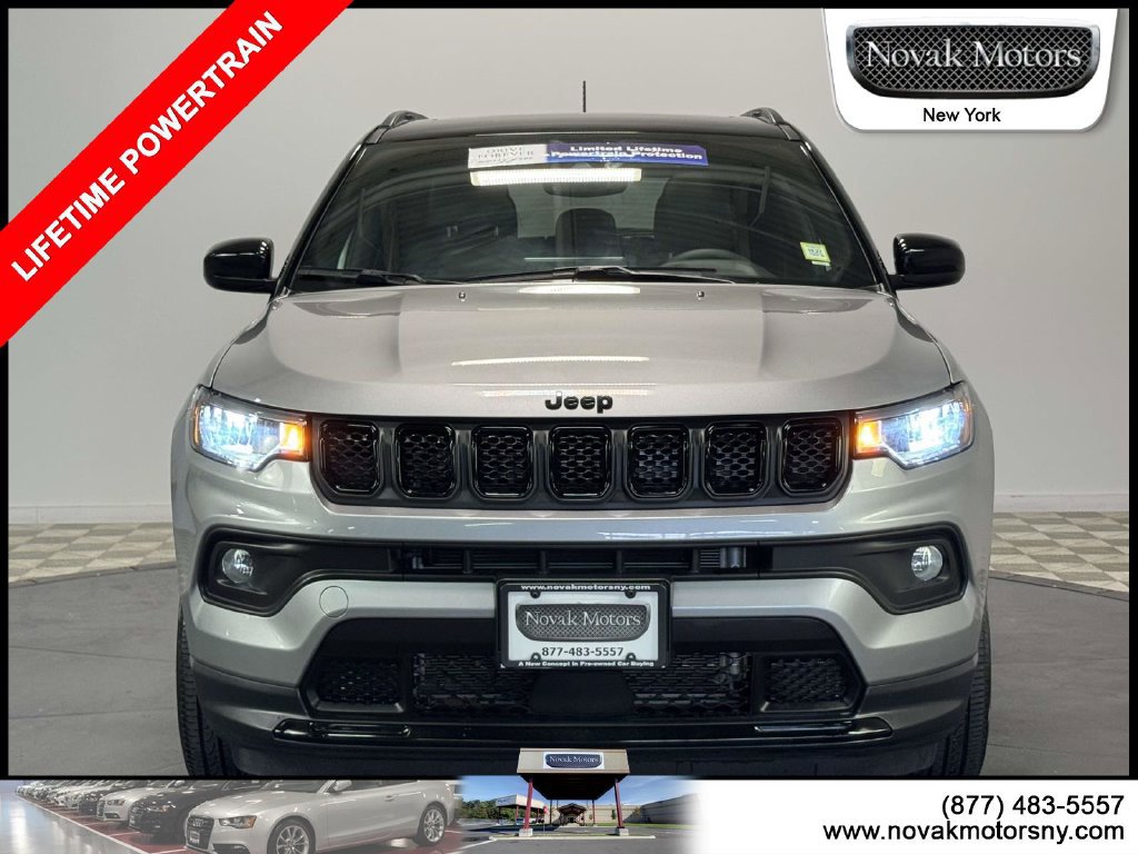 Used 2023 Jeep Compass Latitude w/ Sun and Sound Group AWD/4WD image 2