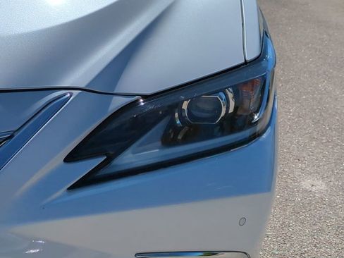 Certified 2022 Lexus ES 350 w/ Premium Package image 10