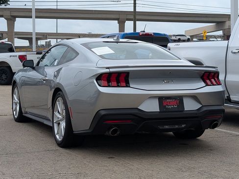 Used 2025 Ford Mustang GT Premium RWD image 3