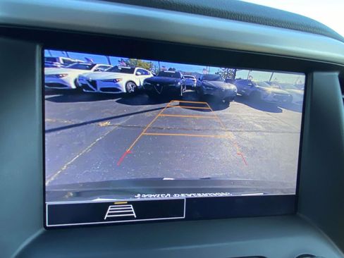 Used 2022 GMC Acadia SLE w/ Driver Convenience Package image 6