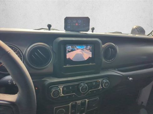 Used 2023 Jeep Gladiator Sport AWD/4WD image 11