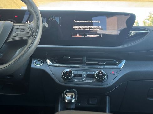 Used 2025 Buick Envista Preferred image 21