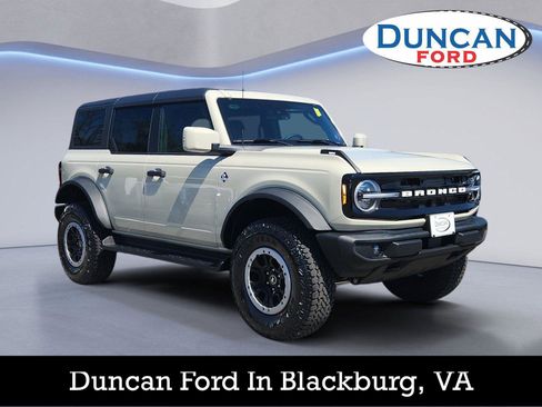 New 2026 Ford Bronco Outer Banks AWD/4WD image 1
