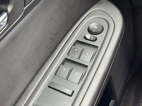 Used 2015 GMC Acadia SLE image 23