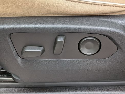 Used 2022 Chevrolet Tahoe Premier w/ Premium Package image 17