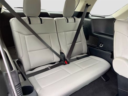 Used 2025 Ford Explorer Active w/ Active Comfort Package image 27