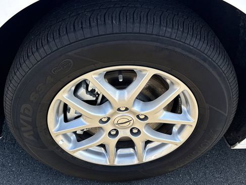 Certified 2025 Chrysler Pacifica Select image 15