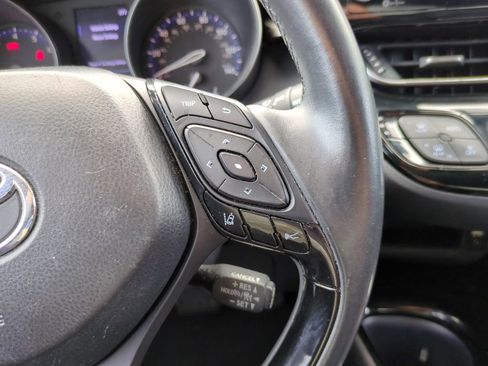 Used 2019 Toyota C-HR Limited FWD image 19