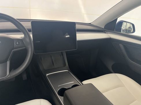 Used 2023 Tesla Model Y Long Range image 33