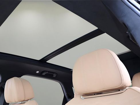 New 2025 Bentley Bentayga image 33