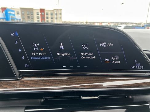 Used 2024 Cadillac Escalade Sport Platinum w/ LPO, ONYX Package image 31