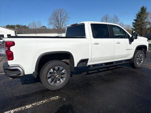 Used 2024 Chevrolet Silverado 2500 LT image 3