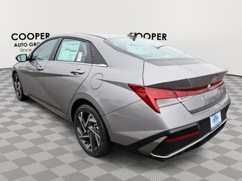 Certified 2025 Hyundai Elantra SEL image 9