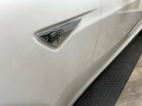 Used 2015 Tesla Model S 70 image 5