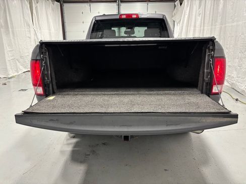 Used 2018 RAM 1500 Express AWD/4WD image 39