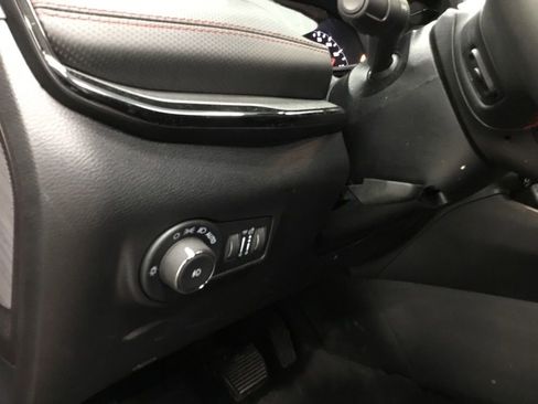 Used 2025 Jeep Compass Trailhawk AWD/4WD image 8