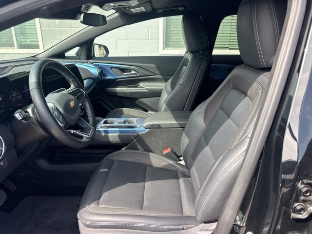 Used 2025 Chevrolet Equinox EV LT w/ Convenience Package FWD image 9