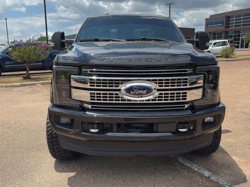 Used 2017 Ford F250 Platinum w/ Platinum Ultimate Package AWD/4WD image 2