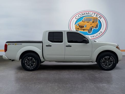 Used 2015 Nissan Frontier Desert Runner image 6