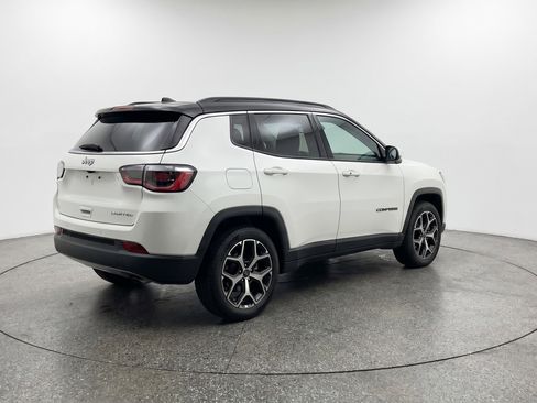 Used 2025 Jeep Compass Limited AWD/4WD image 9