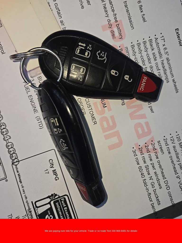 Used 2013 Chrysler Town & Country Touring FWD image 36
