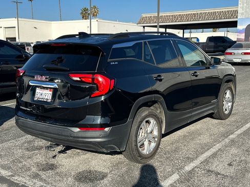 Used 2018 GMC Terrain SLE w/ Driver Convenience Package image 3