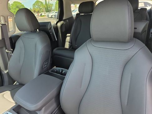 New 2027 Kia Carnival SX Prestige FWD image 24