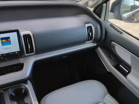 Used 2025 Ford Expedition Max Active RWD image 17