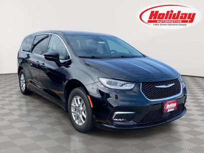 Used 2024 Chrysler Pacifica Touring-L