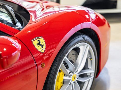 Used 2016 Ferrari 488 GTB RWD image 19