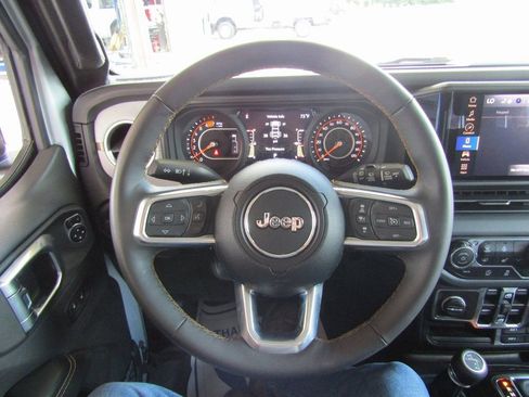 Used 2024 Jeep Wrangler Sahara image 21