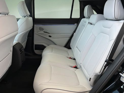 Used 2025 Jeep Wagoneer S Limited AWD/4WD image 18