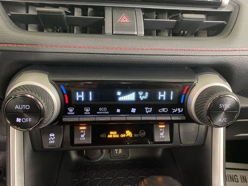 Used 2023 Toyota RAV4 SE image 16