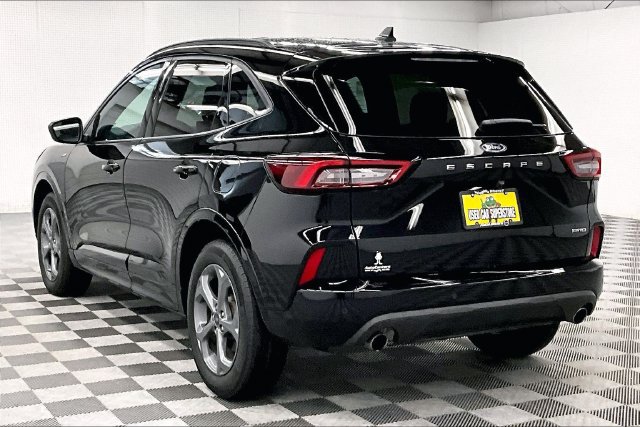 Used 2024 Ford Escape ST-Line w/ Tech Pack #1 AWD/4WD image 2