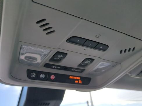 Used 2020 Chevrolet Equinox Premier image 23