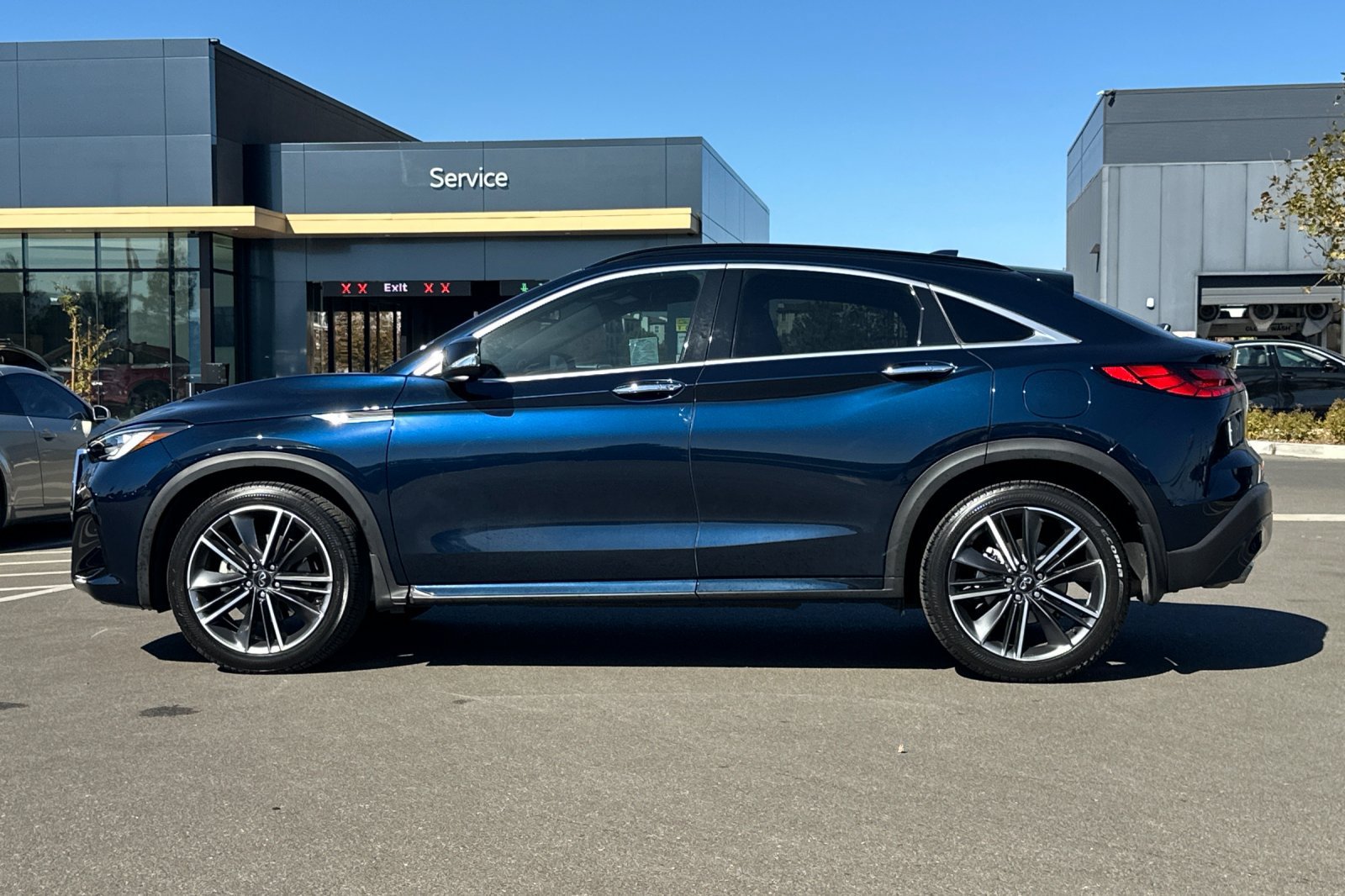 Certified 2023 INFINITI QX55 Luxe w/ Cargo Package AWD/4WD image 7