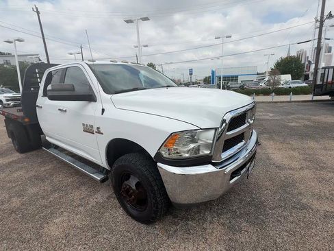 Used 2018 RAM 3500 SLT AWD/4WD image 3