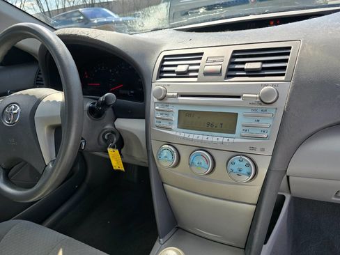 Used 2009 Toyota Camry Base 4dr Sedan 5M image 30
