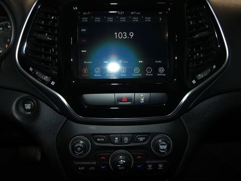 Used 2022 Jeep Cherokee Limited AWD/4WD image 14