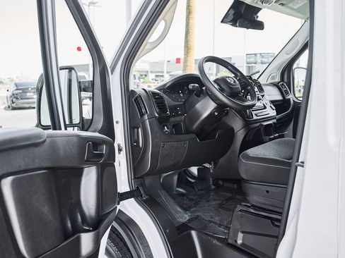 Used 2025 RAM ProMaster 2500 w/ U-Haul Equipment Group FWD image 14