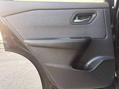 Used 2021 Nissan Rogue SV FWD image 28