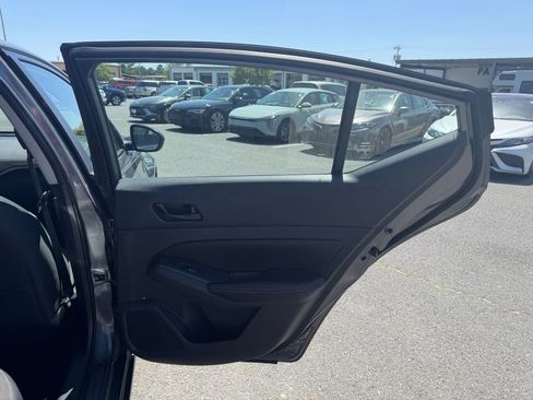 Used 2025 Nissan Altima 2.5 SV image 32