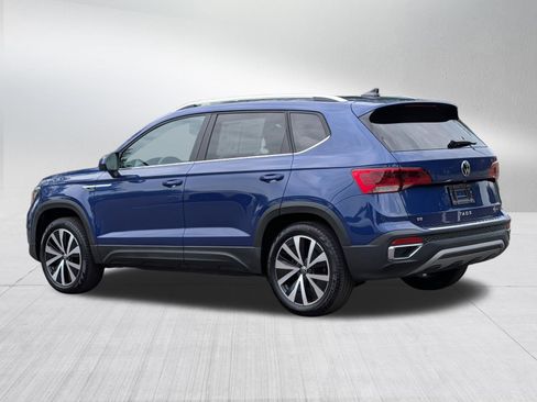 Certified 2023 Volkswagen Taos SE w/ Panoramic Sunroof Package AWD/4WD image 5
